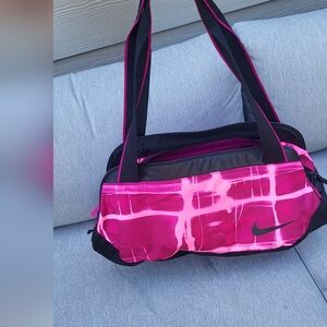 Nike Women's Vibrant Pink and Black Travel Bag